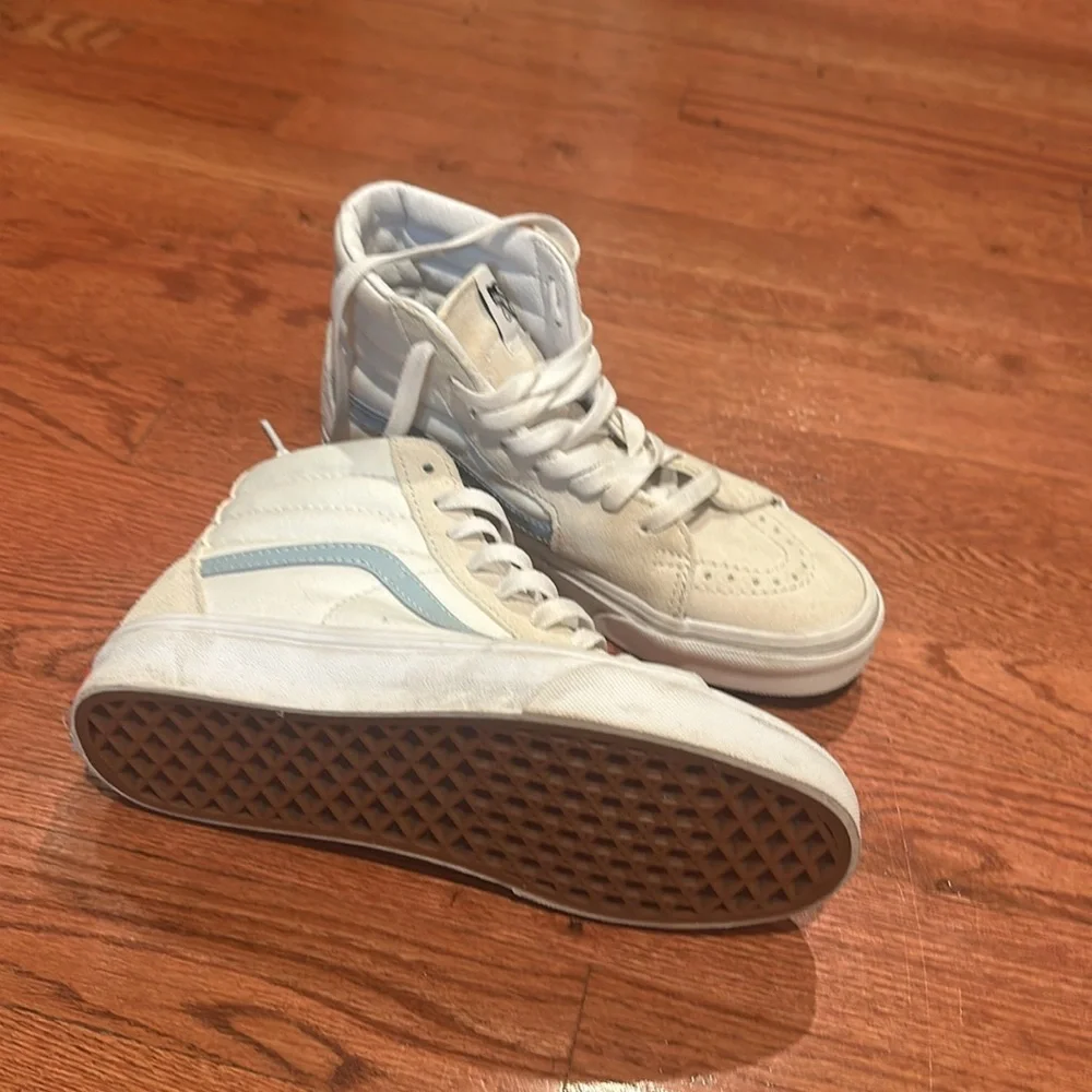 Vans - Picture 2 of 2